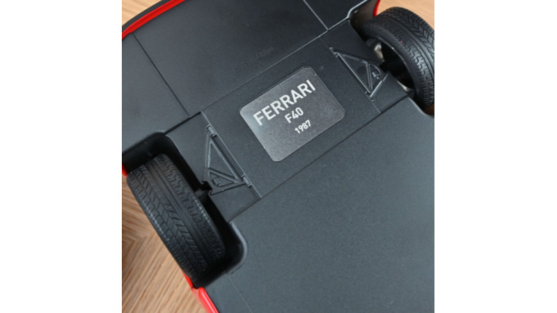 Ferrari F40 - voiture miniature 1/12ème