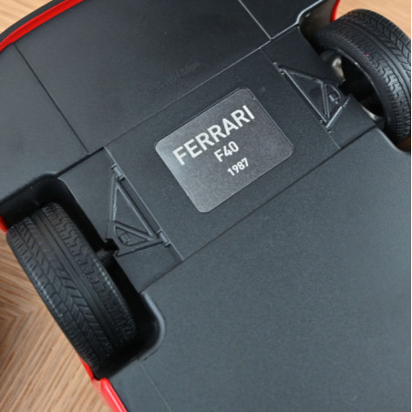 Ferrari F40 - voiture miniature 1/12ème