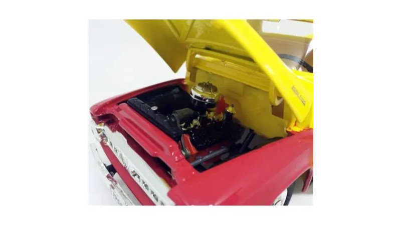 Greenlight 12983 Ford F100 Shell Oil pickup - capot ouvert