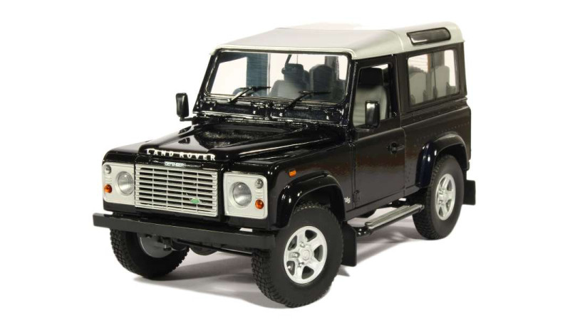 Universal hobbies 3888 Land Rover Defender 90 TD5 Wagon expedition - top shot avant