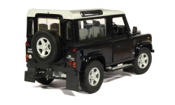 Universal hobbies 3888 Land Rover Defender 90 TD5 Wagon expedition - top shot avant 2