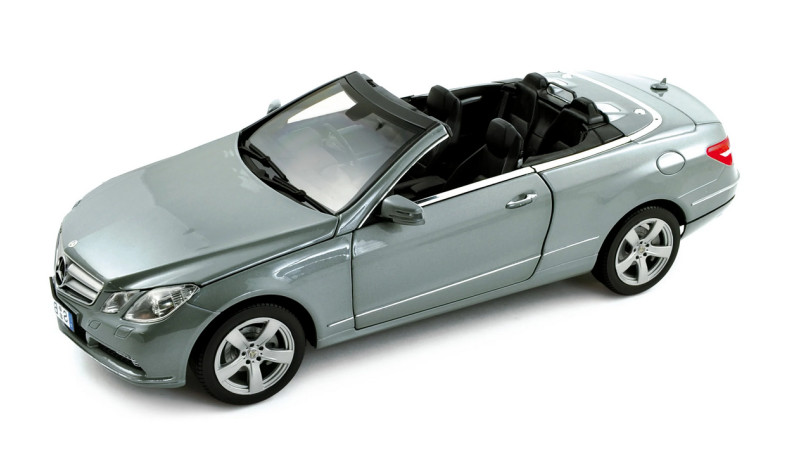 Norev 183541 Mercedes-Benz E500 cabriolet - top shot avant