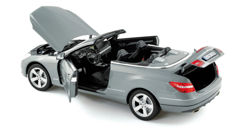 Norev 183541 Mercedes-Benz E500 cabriolet - top shot arrière ouvrants