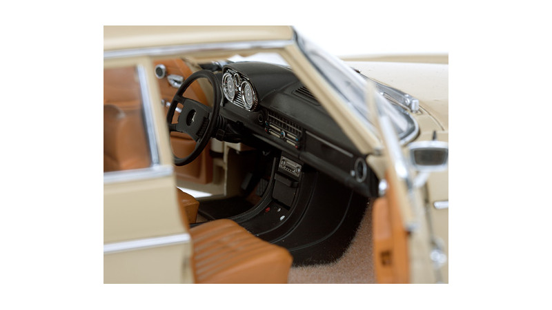 Sunstar 4578 Mercedes benz Stritch 8 Saloon - intérieur