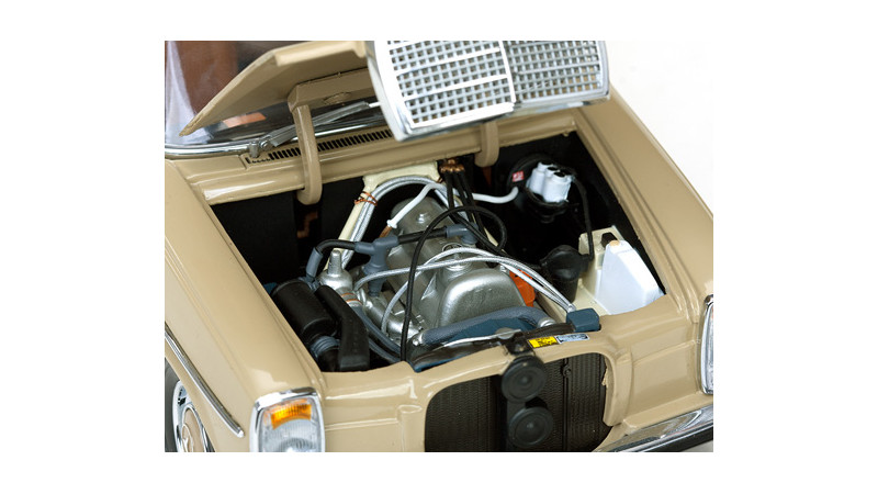 Sunstar 4578 Mercedes benz Stritch 8 Saloon - vue intérieur