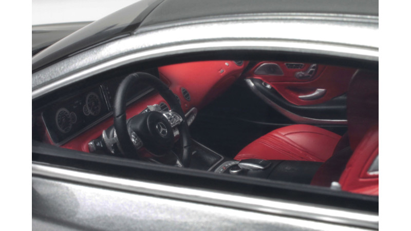 Gt Spirit GT063  Mercedes-AMG S 63 Coupé - avant volant